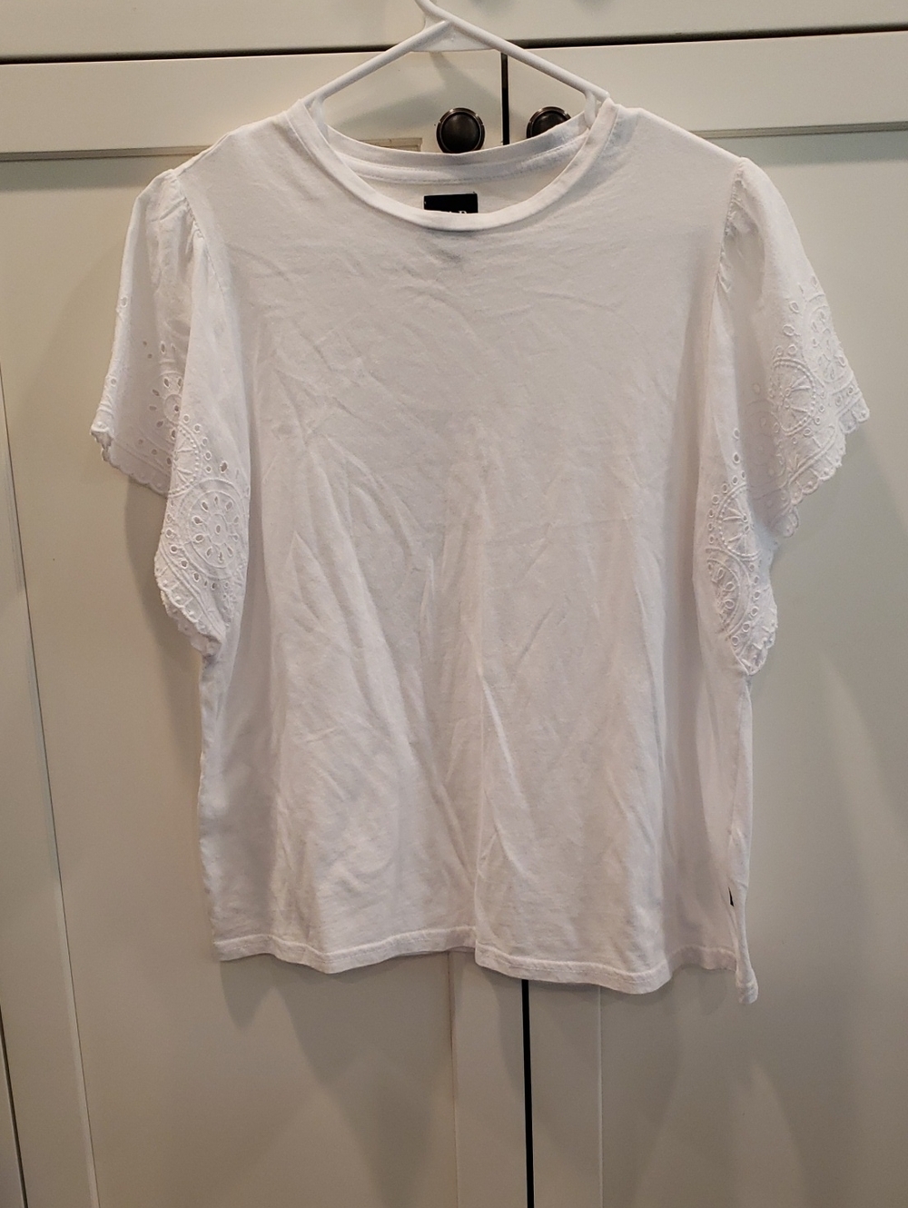 GAP White Eyelet Flutter Sleeve Tee